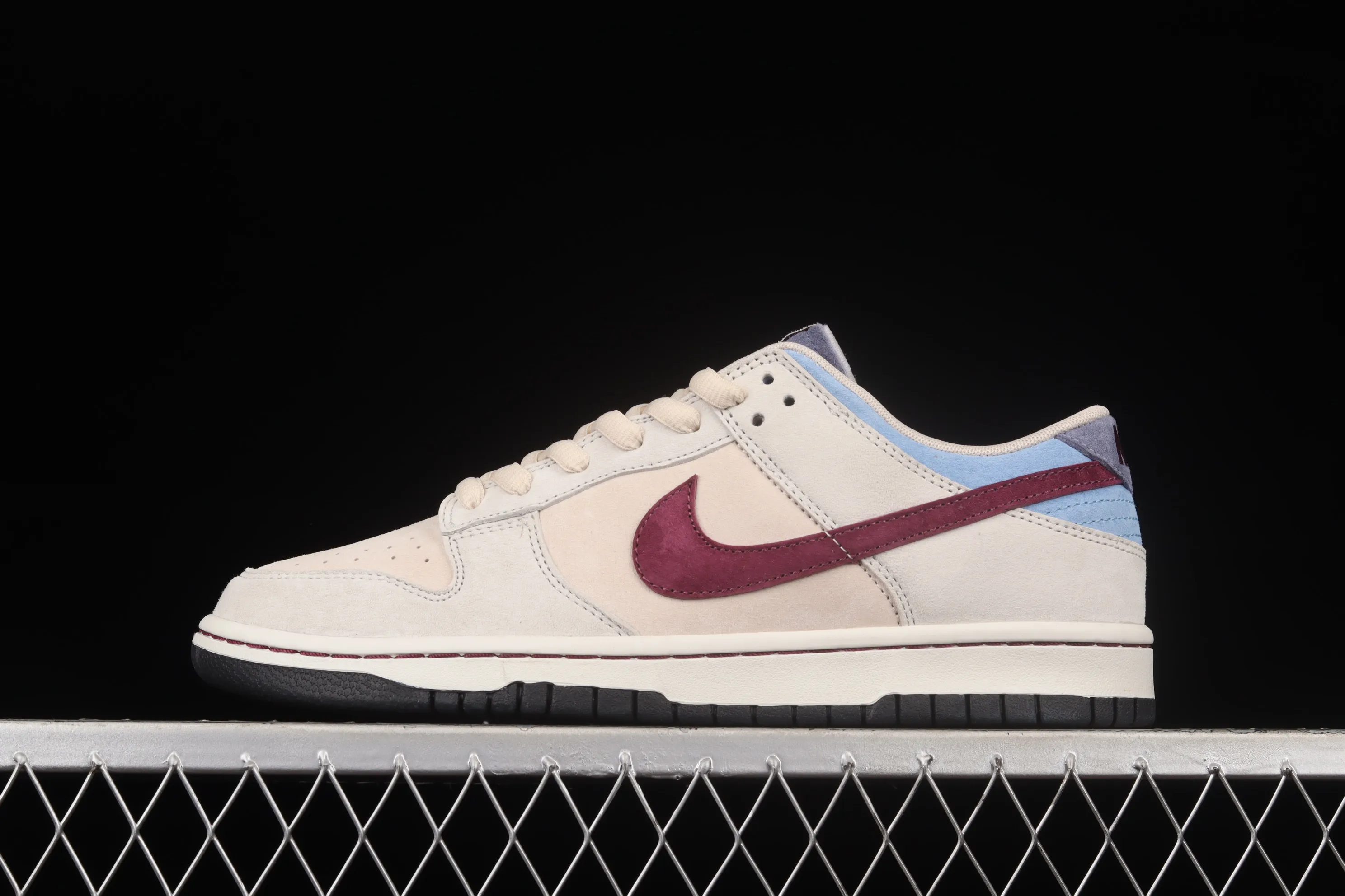 All Categories Nk SB Dunk Series Nk SB Dunk Low Low-top sneakers Otomo Katsuhiro x NK SB Dunk Low "Steamboy OST" Otomo Katsuhiro co-branded low-top sports and leisure sneakers LF0039-005